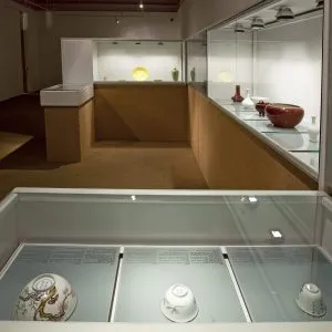 «ELEGANCIA Y MINIMALISMO», EXPOSICIÓN EN EL MUSEO DE CERÁMICA, BARCELONA